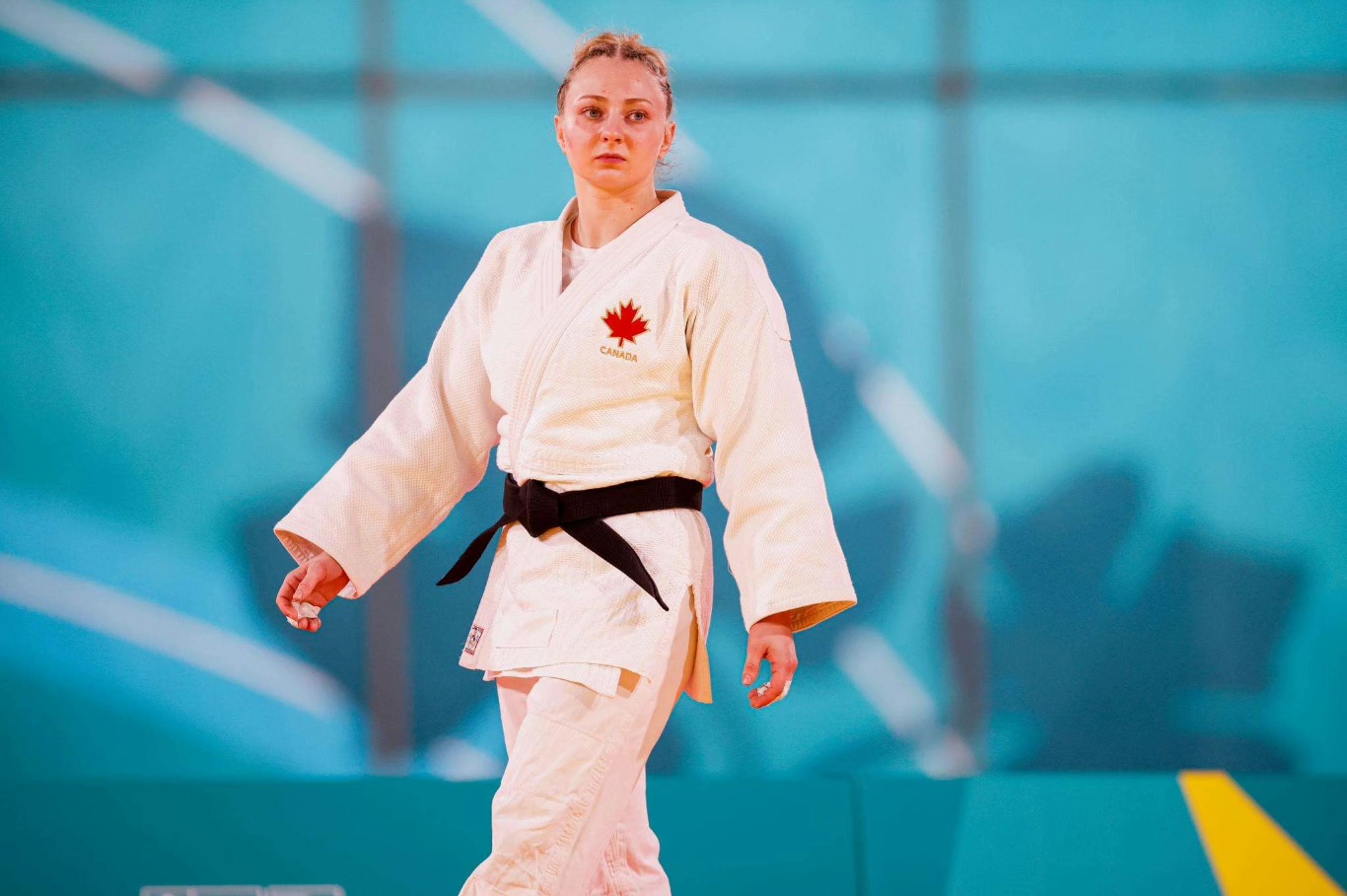 Une judoka canadienne sur le tatami.