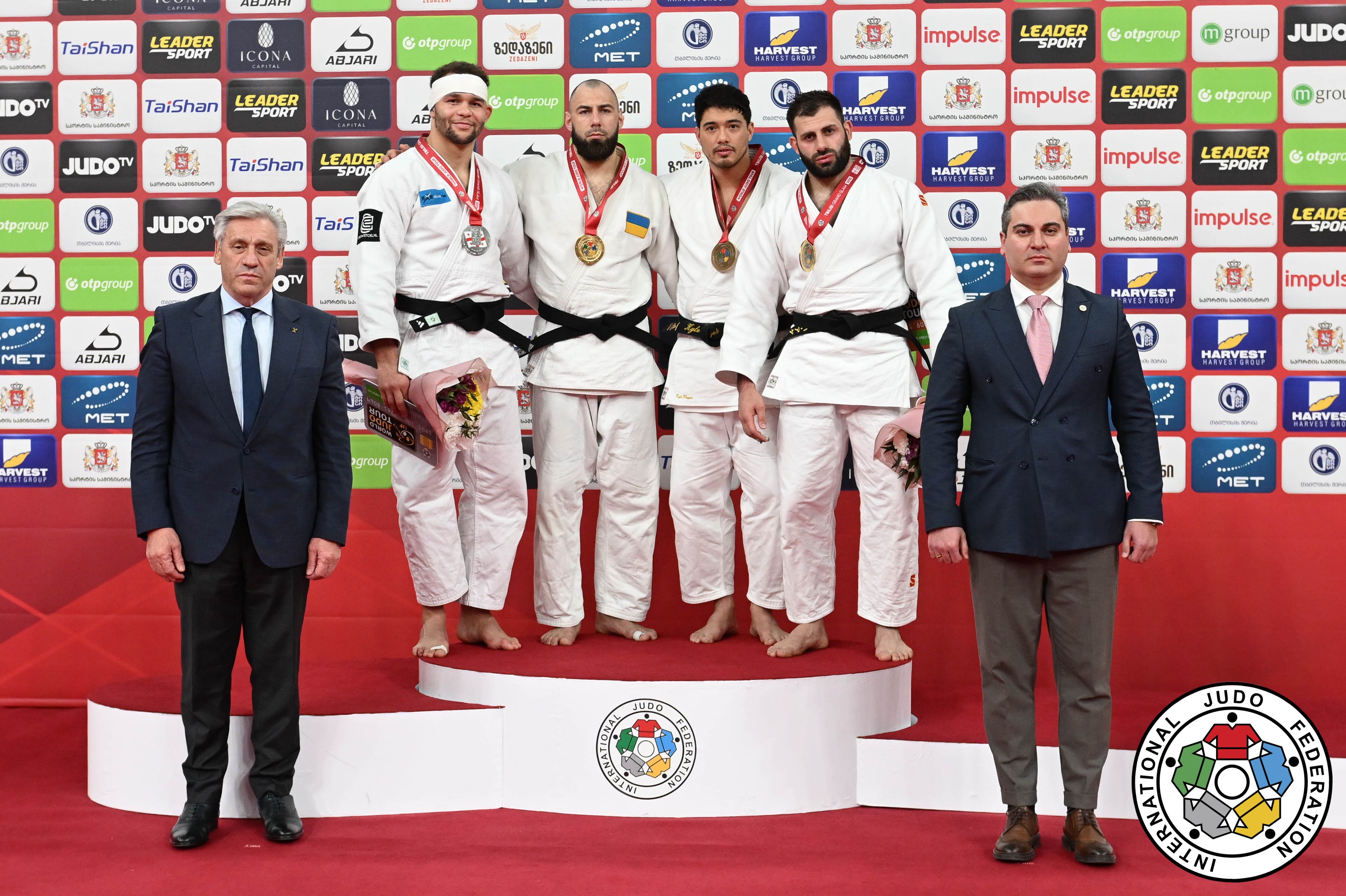 Simeon Catharina (médaillé d'argent), Anton Savytskiy (médaillé d'or), Kyle Reyes (médaillé de bronze) et Arman Adamian (médaillé de bronze).