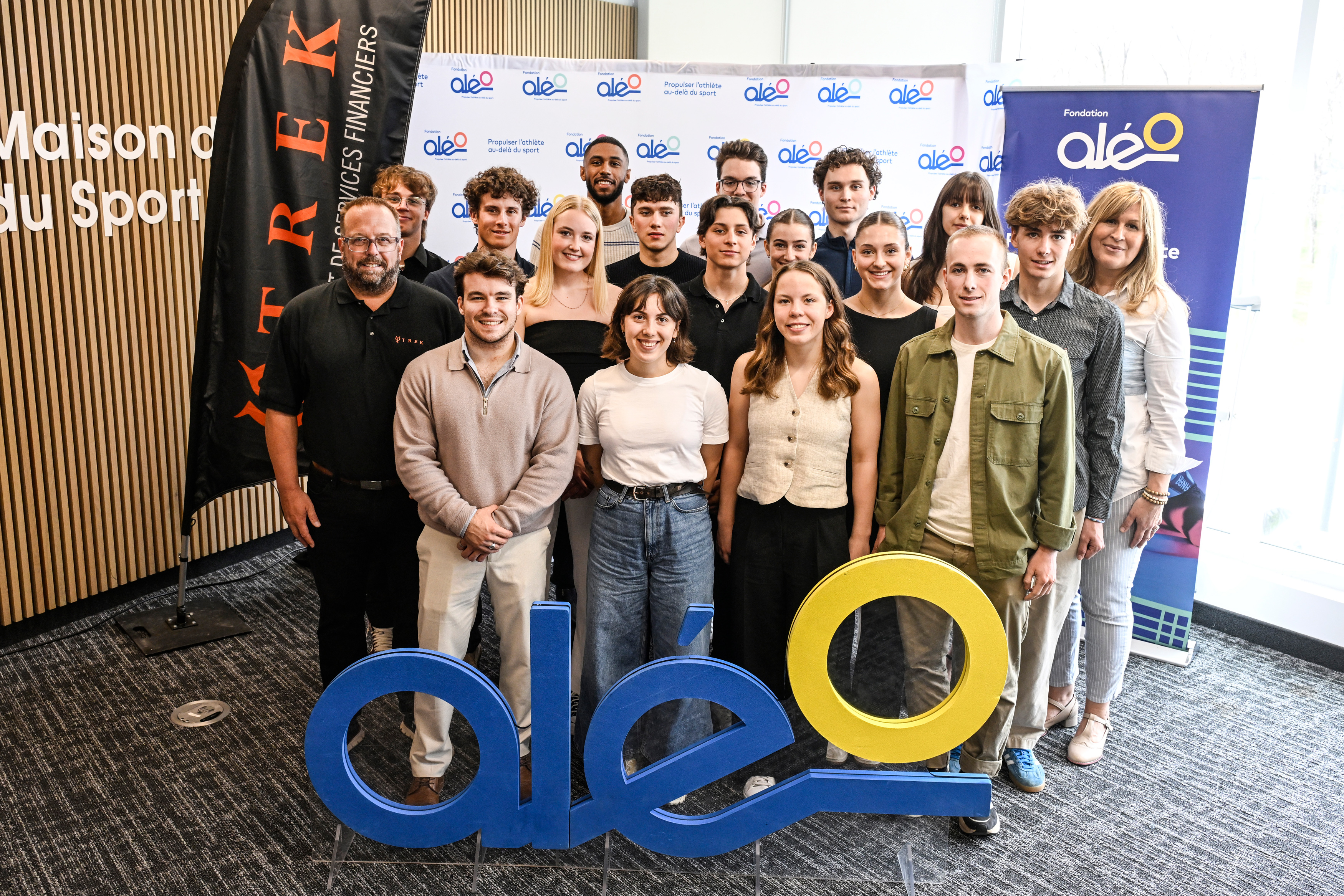 Récipiendaires 2025 du Programme de bourses TREK en compagnie de Marc Bérubé, président de TREK, cabinet de services financiers, et de Patricia Demers, directrice générale de la Fondation Aléo.