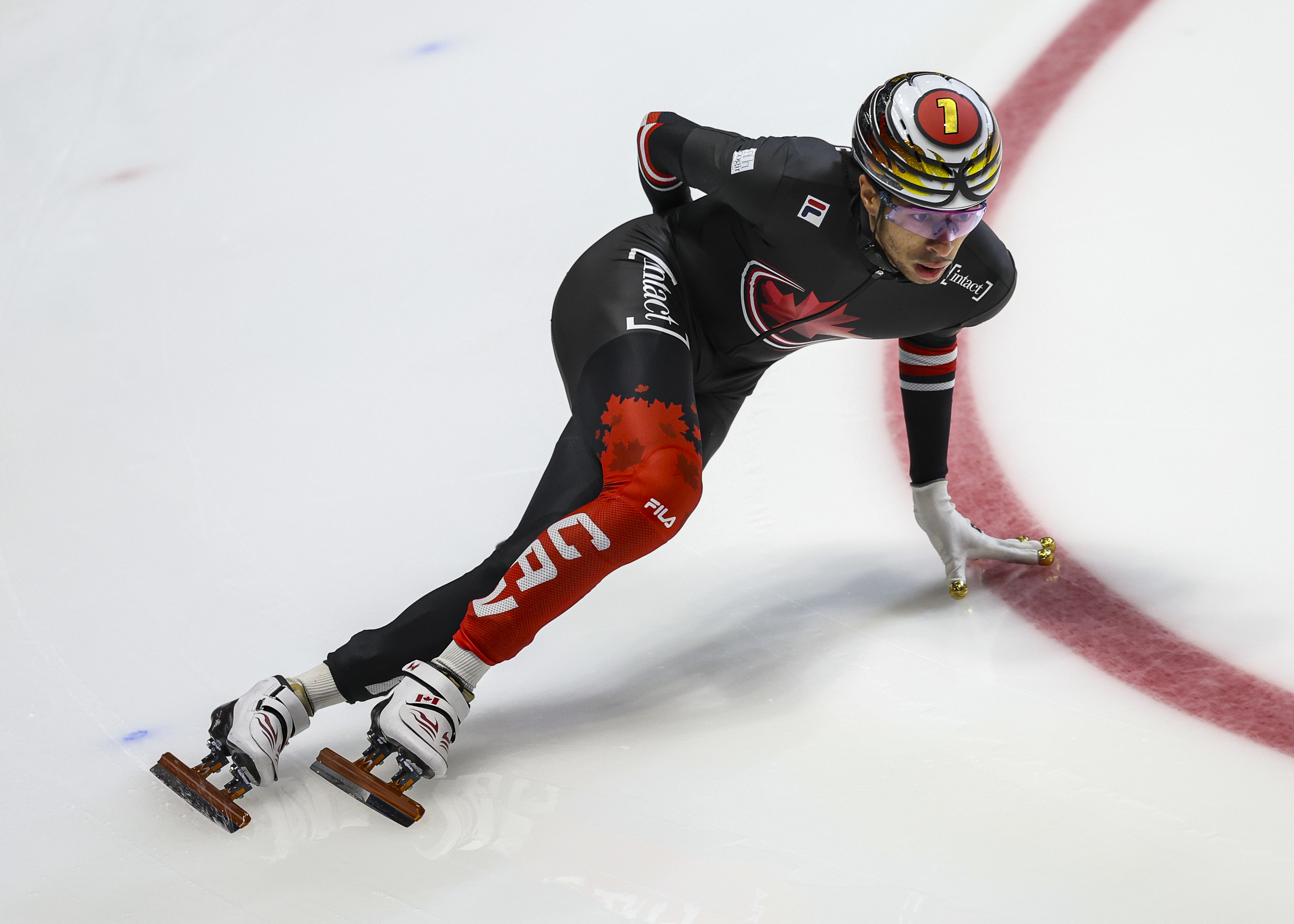 Un patineur canadien en action.