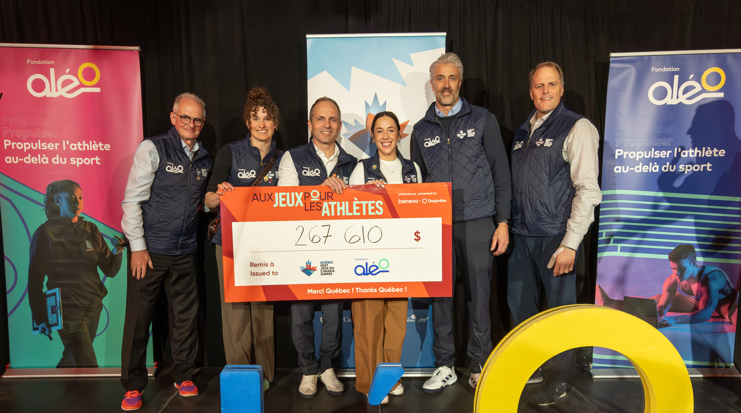 Denis Servais, président de la Société hôtesse des Jeux du Canada 2027, Marion Thénault, athlète olympique des Jeux de Milan-Cortina et de Pékin en ski acrobatique, Christian Fournier, vice-président exécutif et leader – assurance de dommages chez Beneva, Valérie Maltais, quintuple médaillée olympique en patinage de vitesse, Sébastien Vallée, premier vice-président, gestion de patrimoine chez Desjardins, et Martin Lavigne, président de la Fondation Aléo. (photo Bartlema Photographie)